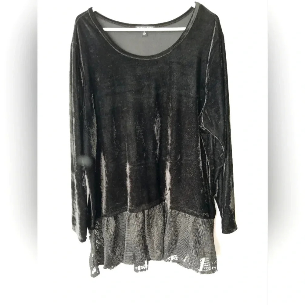 Elegant Black Velvet Women's Top